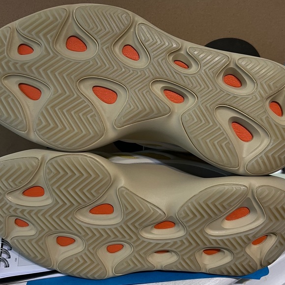 Athletic_Shoes